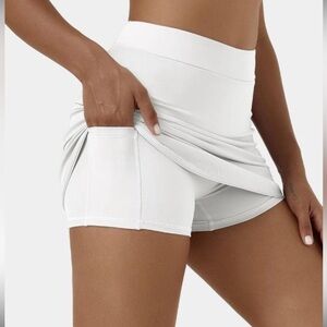 NWT White HALARA Athletic Tennis Skirt w/built-in shorts w/2 side pockets, M